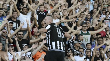 Insatisfeito com punição à torcida, PAOK não comparece a jogo e deve sofrer repreensão