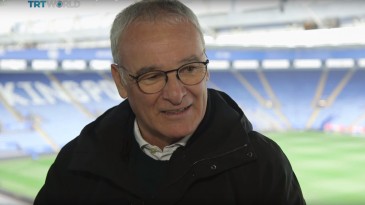 [Vídeo] Ranieri se emociona com agradecimentos dos torcedores do Leicester