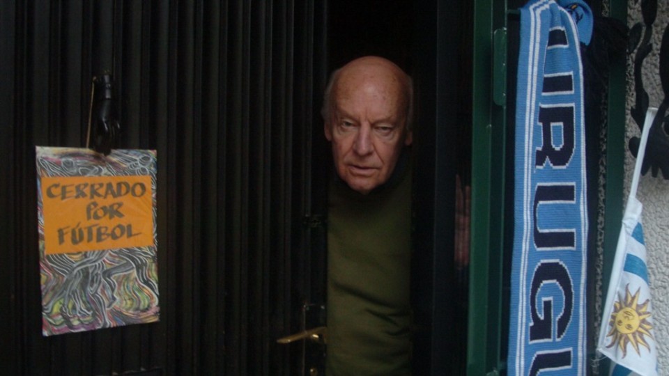 [V&iacute;deo] Dois anos sem o mestre: 45 minutos de Eduardo Galeano falando sobre futebol