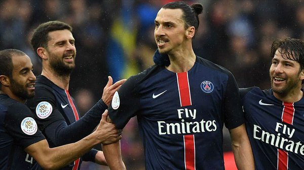 Mesmo com a ta&ccedil;a, Ibra teve mais uma atua&ccedil;&atilde;o destruidora e igualou seu recorde na Ligue 1