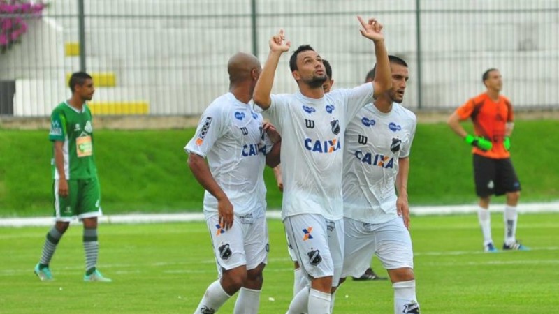 Parab&eacute;ns pela for&ccedil;a, Nando: Atacante perdeu o pai e, ainda assim, ajudou o ABC com tr&ecirc;s gols