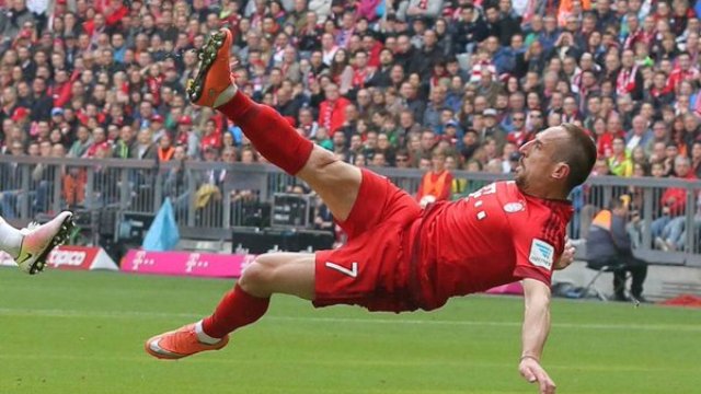 [V&iacute;deo] O fant&aacute;stico voleio de Rib&eacute;ry j&aacute; valeu toda a suada vit&oacute;ria do Bayern