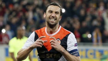 Capitão de verdade: Srna doa 100 notebooks para crianças necessitadas em Donetsk