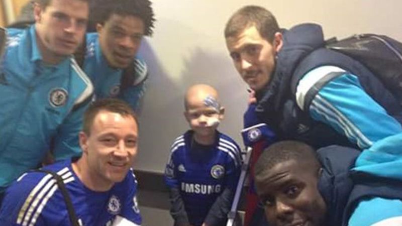 Terry pagar&aacute; funeral de pequeno torcedor do Chelsea que n&atilde;o resistiu &agrave; luta contra leucemia