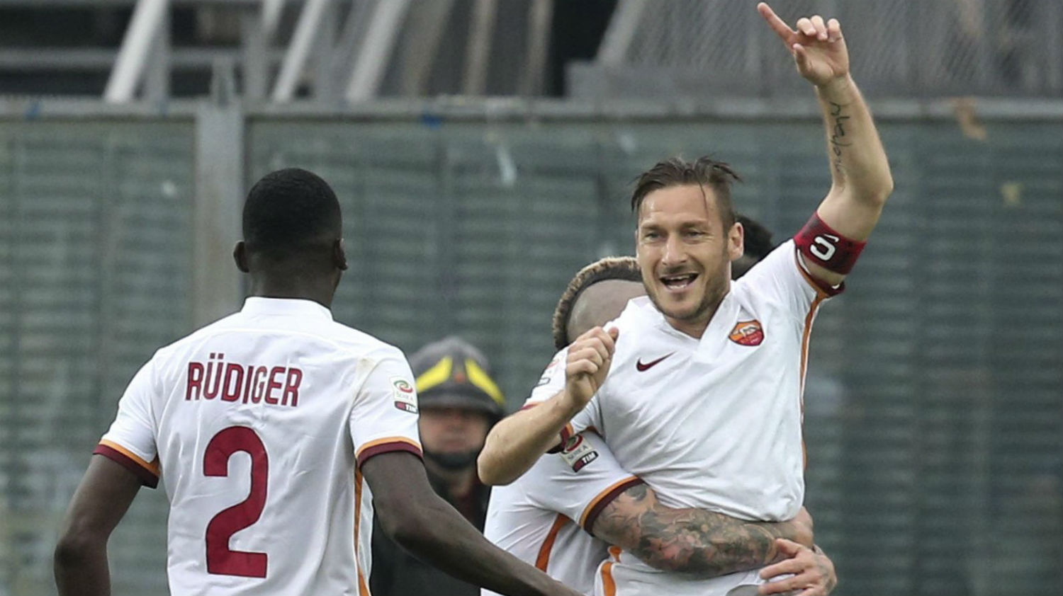 Totti ressurge para salvar o empate da Roma ap&oacute;s derrocada incr&iacute;vel contra Atalanta