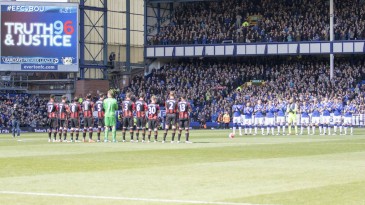 Irmãos em armas: Everton fez uma linda homenagem às vítimas de Hillsborough
