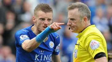 Fifa cogita permitir que apenas o capitão fale com o árbitro