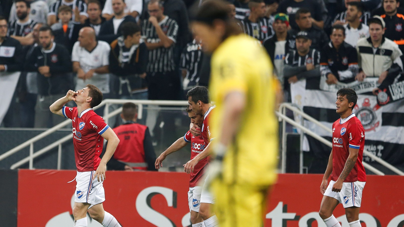 Corinthians se sufocou em seu desespero e reviveu os velhos pesadelos na Libertadores