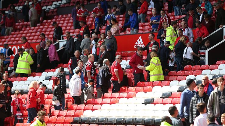 Bomba falsa usada em simula&ccedil;&atilde;o causou adiamento de jogo do Manchester United