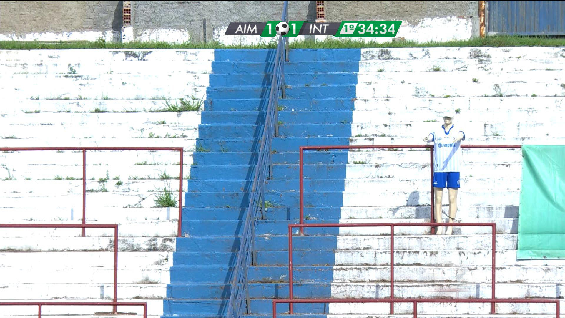 O boneco de protesto do Aimor&eacute;