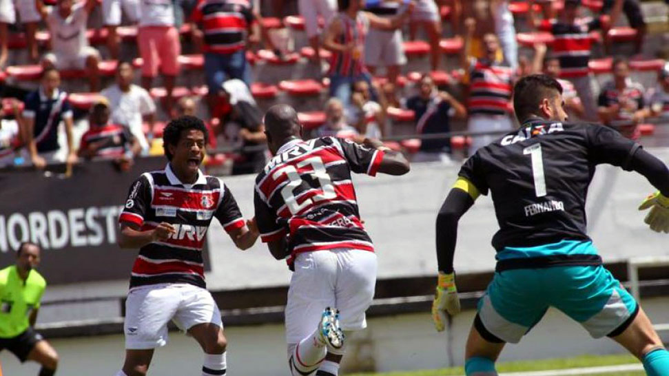 Eu voltei! Grafite j&aacute; marcou um gola&ccedil;o logo na volta do Santa Cruz &agrave; S&eacute;rie A