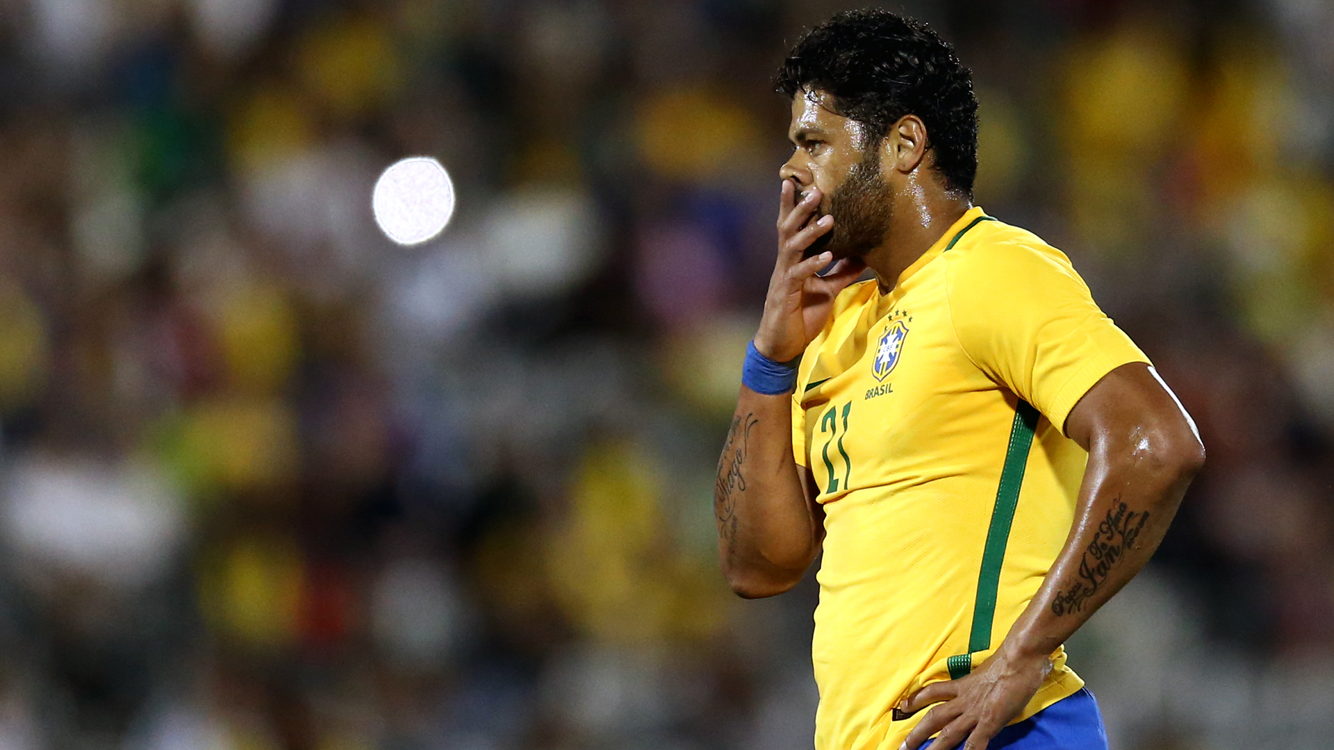 Hulk entrou no segundo tempo em jogo que acabou mais de meia noite no hor&aacute;rio brasileiro (Foto: Lucas Figueiredo / MoWA Press)