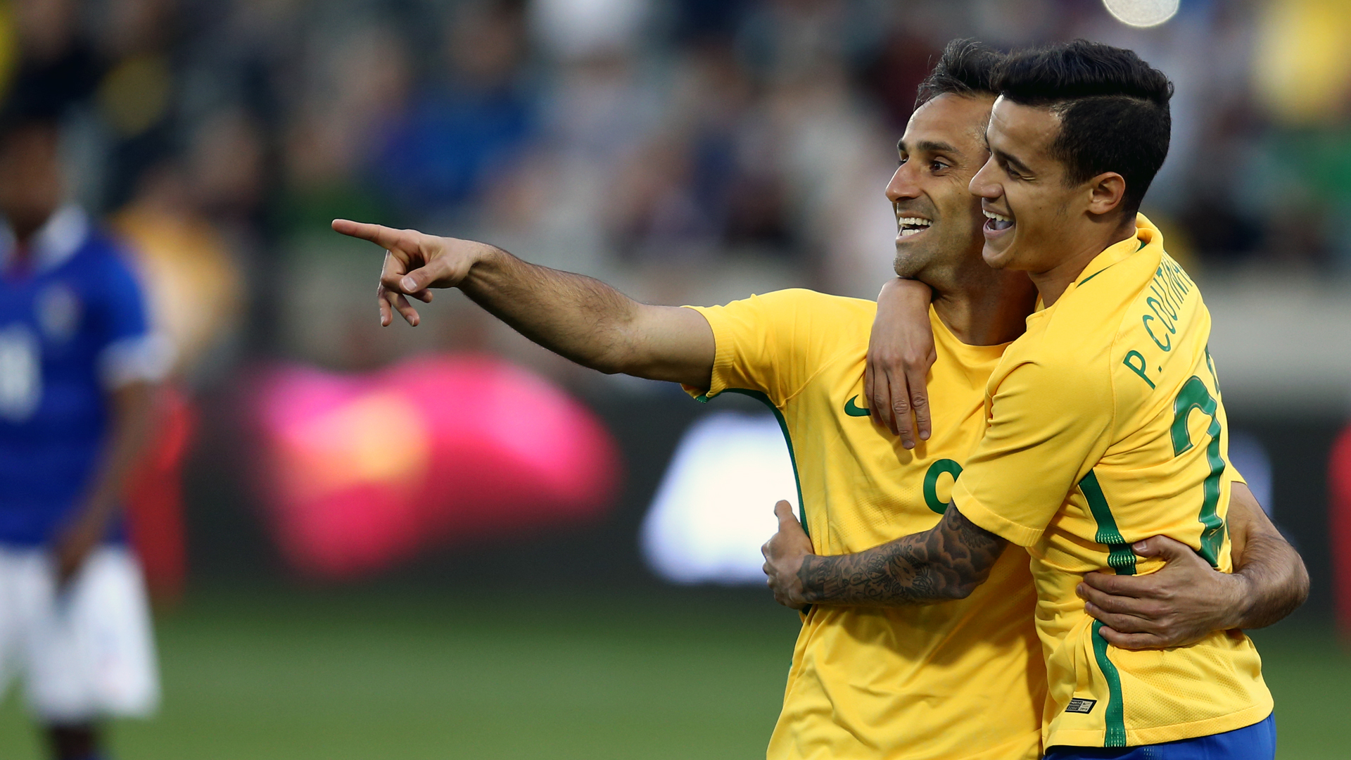 Jonas comemora seu gol com Coutinho (Foto: Lucas Figueiredo / MoWA Press)