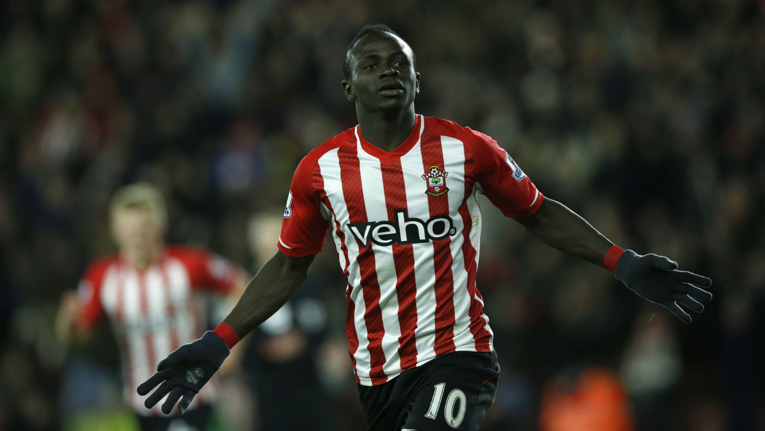 Man&eacute;, Tadic e contra-ataques fizeram a festa na defesa do Manchester City