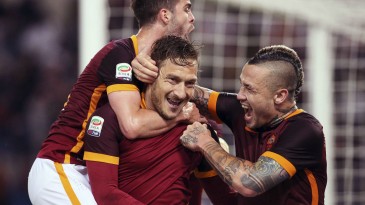 A lenda continua: Dirigente da Roma confirma renovação de Totti por mais um ano