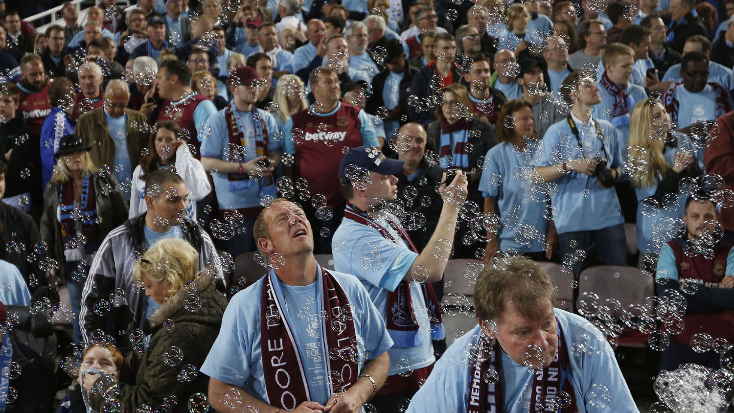 West Ham cancela jogo feminino para &uacute;ltima lembran&ccedil;a de Upton Park ser a vit&oacute;ria sobre o United