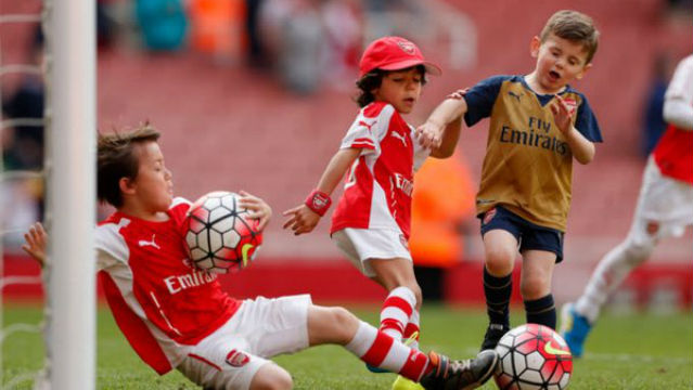 [V&iacute;deo] Se Wenger for esperto, j&aacute; est&aacute; de olho no filho de Cazorla para o futuro do Arsenal