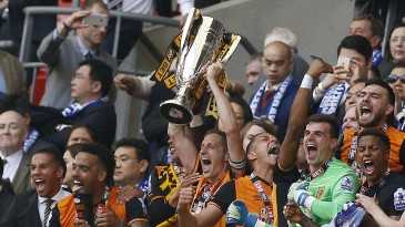 Em jogo cheio de agonia, Hull City vence a decisão dos milhões e está de volta à Premier League
