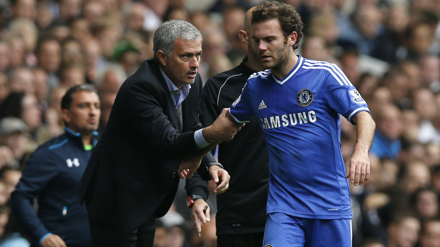 Juan Mata e Jos&eacute; Mourinho na &eacute;poca do Chelsea (Foto: AP)