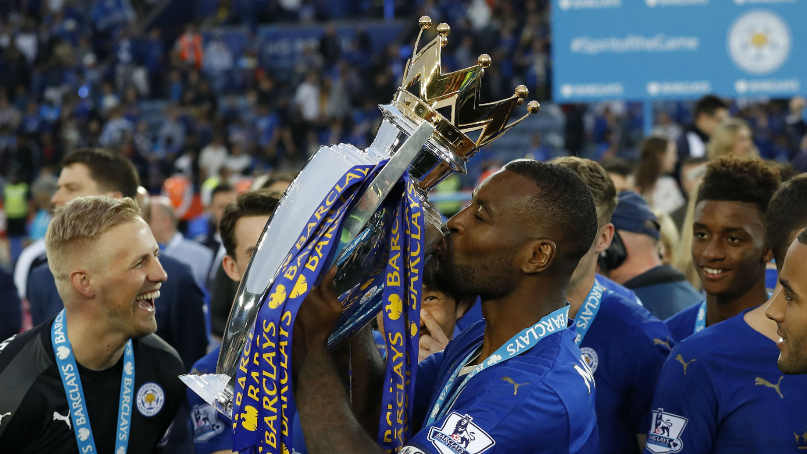 Wes Morgan, o garoto que custou alguns uniformes antes de erguer a ta&ccedil;a da Premier League