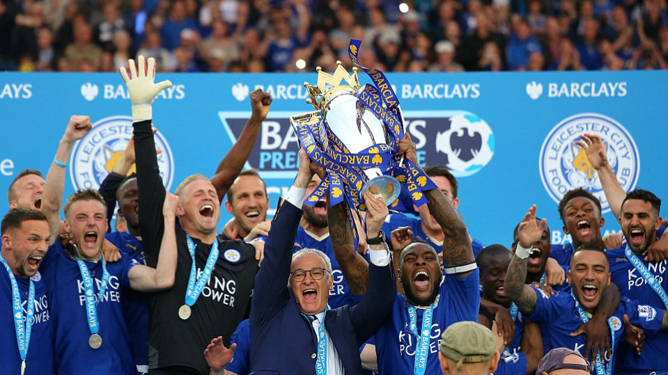 Em transe coletivo, o Leicester viveu a euforia de um s&aacute;bado que nunca ter&aacute; fim