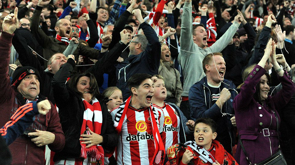 Alegria dupla: Sunderland se garantiu na Premier League e ainda rebaixou o rival Newcastle