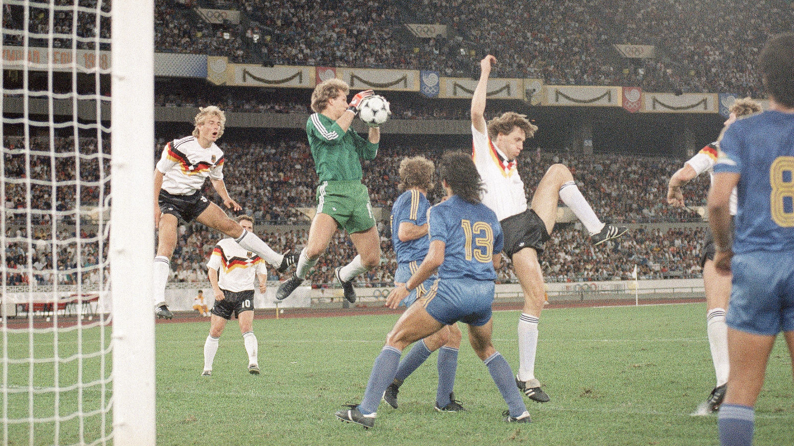 Em Seul-88, Taffarel pede passagem e mostra ao mundo seu talento