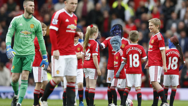 Mascotes do United viraram X-Men, mas faltaram mutantes em campo para a vaga na Champions