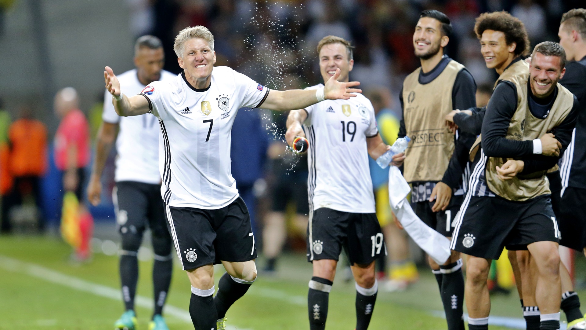 Schweinsteiger teve tr&ecirc;s minutos para definir o placar mais el&aacute;stico da Euro at&eacute; agora