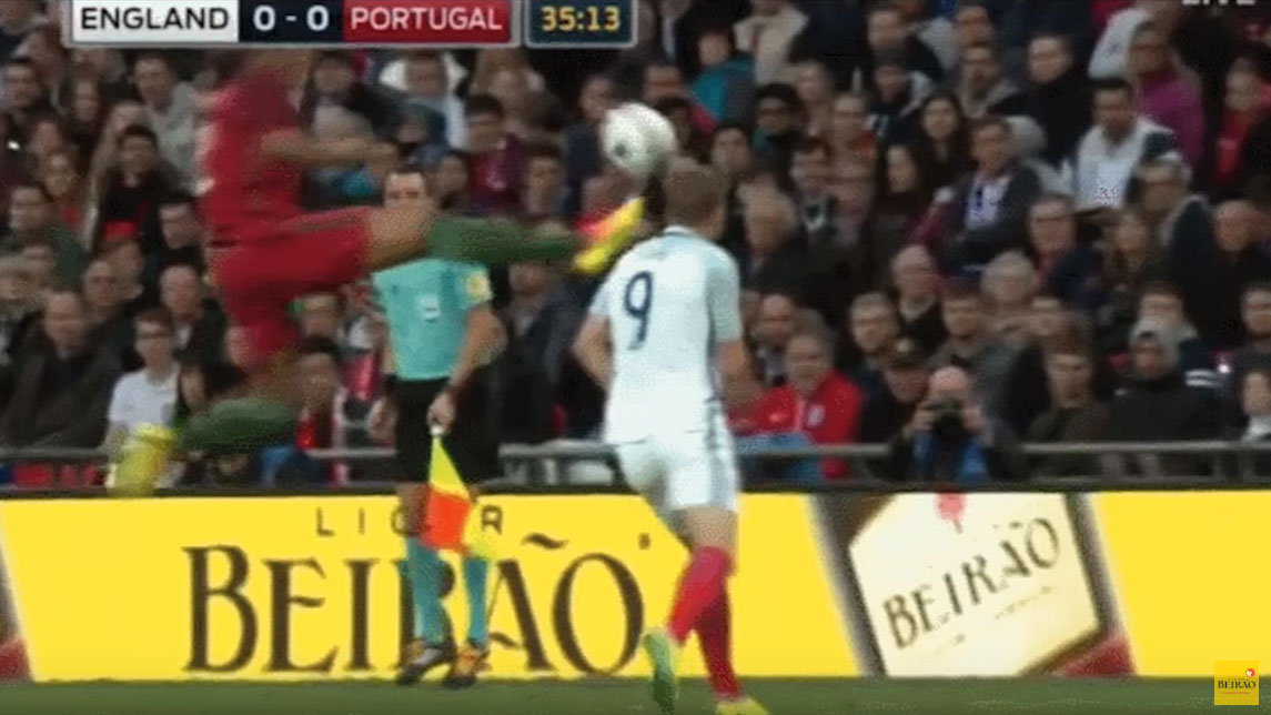 Um licor portugu&ecirc;s transformou a expuls&atilde;o de B. Alves em um criativo pedido de desculpas a Kane