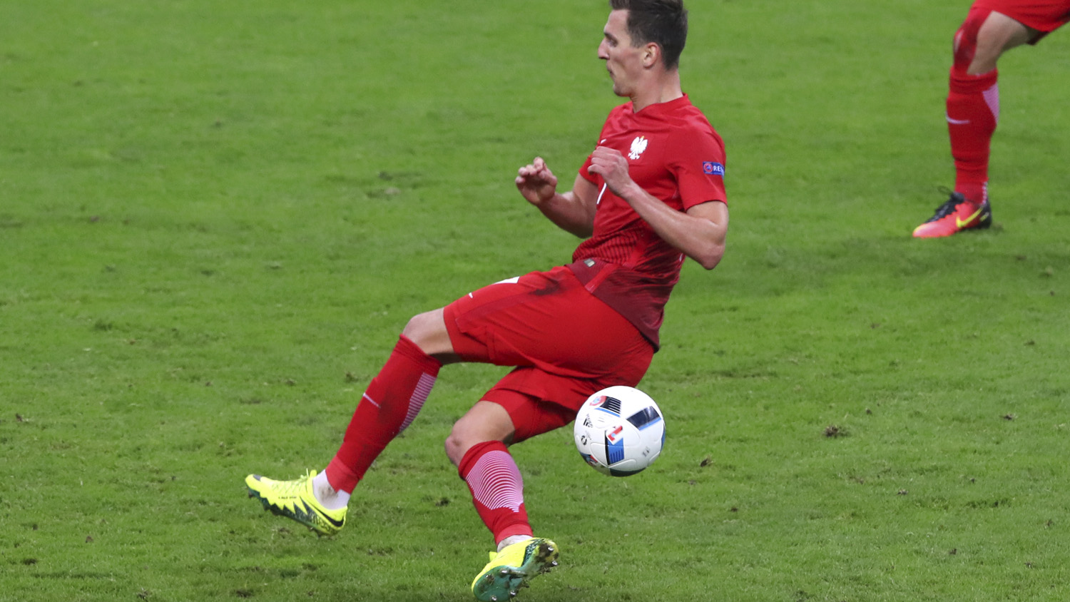 Dois gols perdidos por Milik separaram a ainda sonolenta Alemanha da derrota