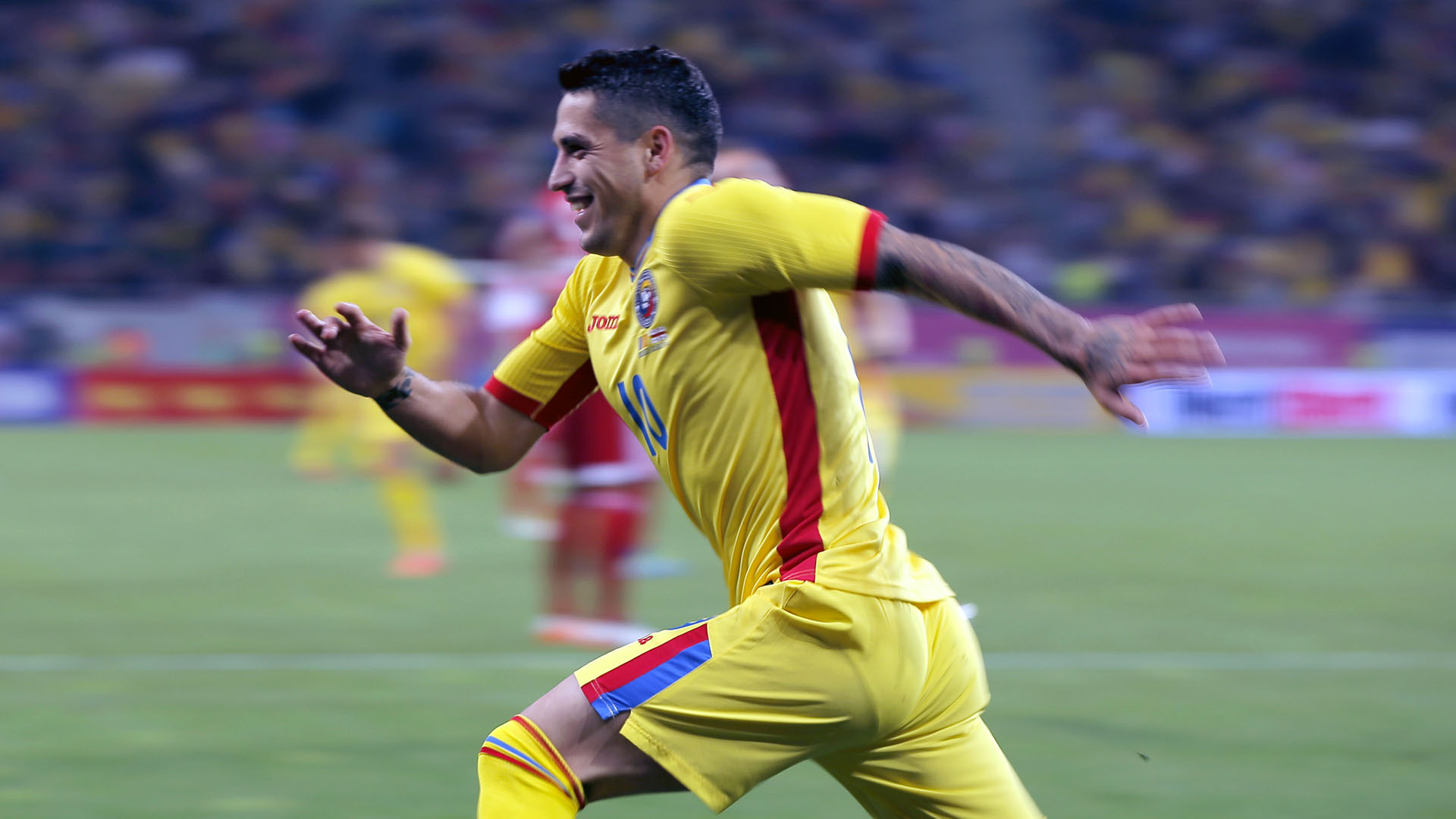 Nicolae Stanciu, o camisa 10 da Rom&ecirc;nia (AP Photo/Vadim Ghirda)