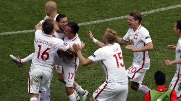 Polônia venceu Suíça nos pênaltis, mas precisará de mais futebol se quiser sobreviver