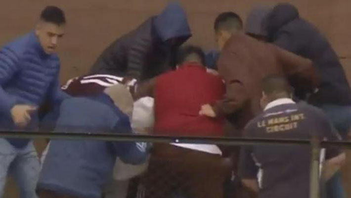 [V&iacute;deo] Na Argentina, homem infiltrado na torcida rival voltou para casa como veio ao mundo