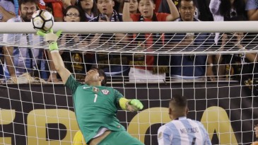 Claudio Bravo e a fração de segundo que valeu, em definitivo, seu lugar na história