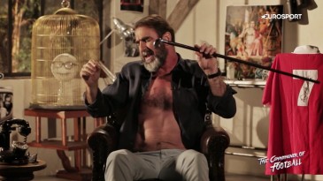 [Vídeo] Cantona se empolga cantando o famoso hit da Euro “Will Grigg’s on fire”