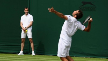 O melhor gandula da história do tênis? Cech ajudou o amigo Stepanek antes de Wimbledon