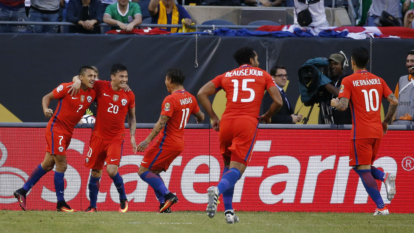 Tempestade vermelha: Em noite tumultuada, intensidade p&otilde;e Chile de novo na final da Copa Am&eacute;rica