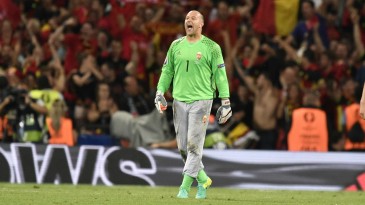 Paredão apesar da goleada, Király jogou 55 minutos contra a Bélgica com um dedo fraturado