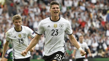 Mario Gomez entrou para decidir e ocupar seu lugar na vitória da Alemanha sobre a Irlanda do Norte