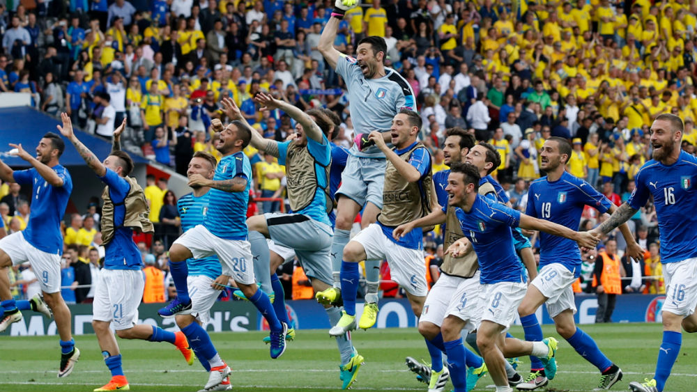 A It&aacute;lia classificou-se &agrave;s oitavas de final (Foto: AP)