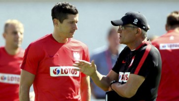 Após vender carros e cortar árvores, Nawalka reencontra Portugal nas voltas que o mundo dá