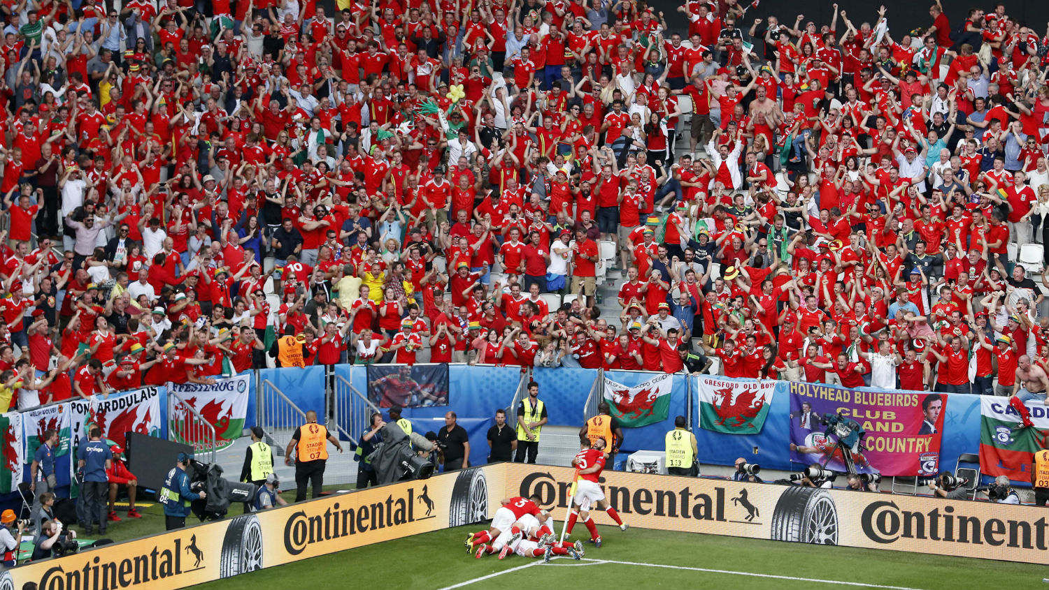 Uma vit&oacute;ria para os livros: Pa&iacute;s de Gales vence seu primeiro jogo de Eurocopa na hist&oacute;ria