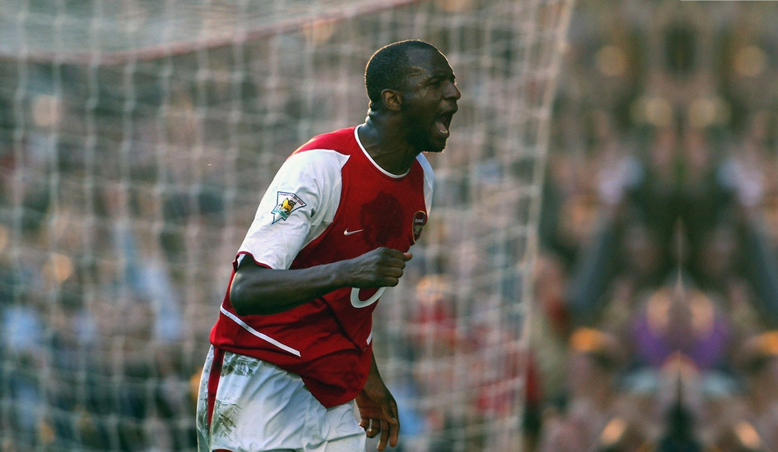 Os 40 anos de Patrick Vieira, um volante monstruoso, um s&iacute;mbolo do Arsenal e da Fran&ccedil;a