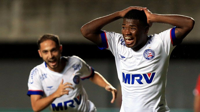 A torcida no campo: Feij&atilde;o dribla dificuldades para ser um dos pilares do Bahia na S&eacute;rie B