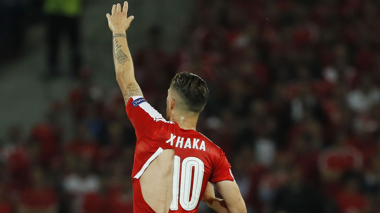 Puma culpa f&aacute;brica pela sequ&ecirc;ncia de camisas rasgadas no jogo entre Fran&ccedil;a e Su&iacute;&ccedil;a