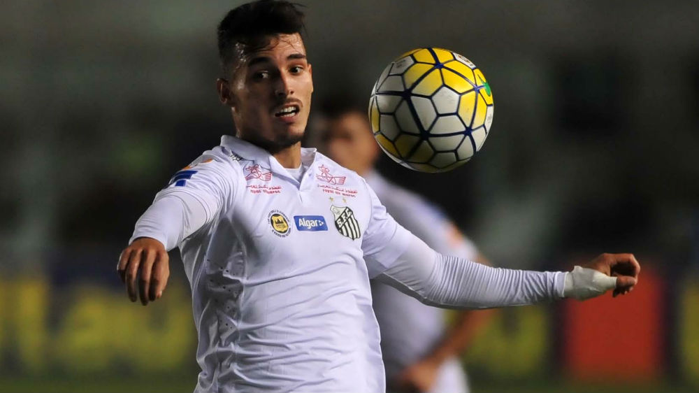 D&aacute; uma olhada nesta sapatada do Zeca na vit&oacute;ria do Santos sobre o Santa Cruz