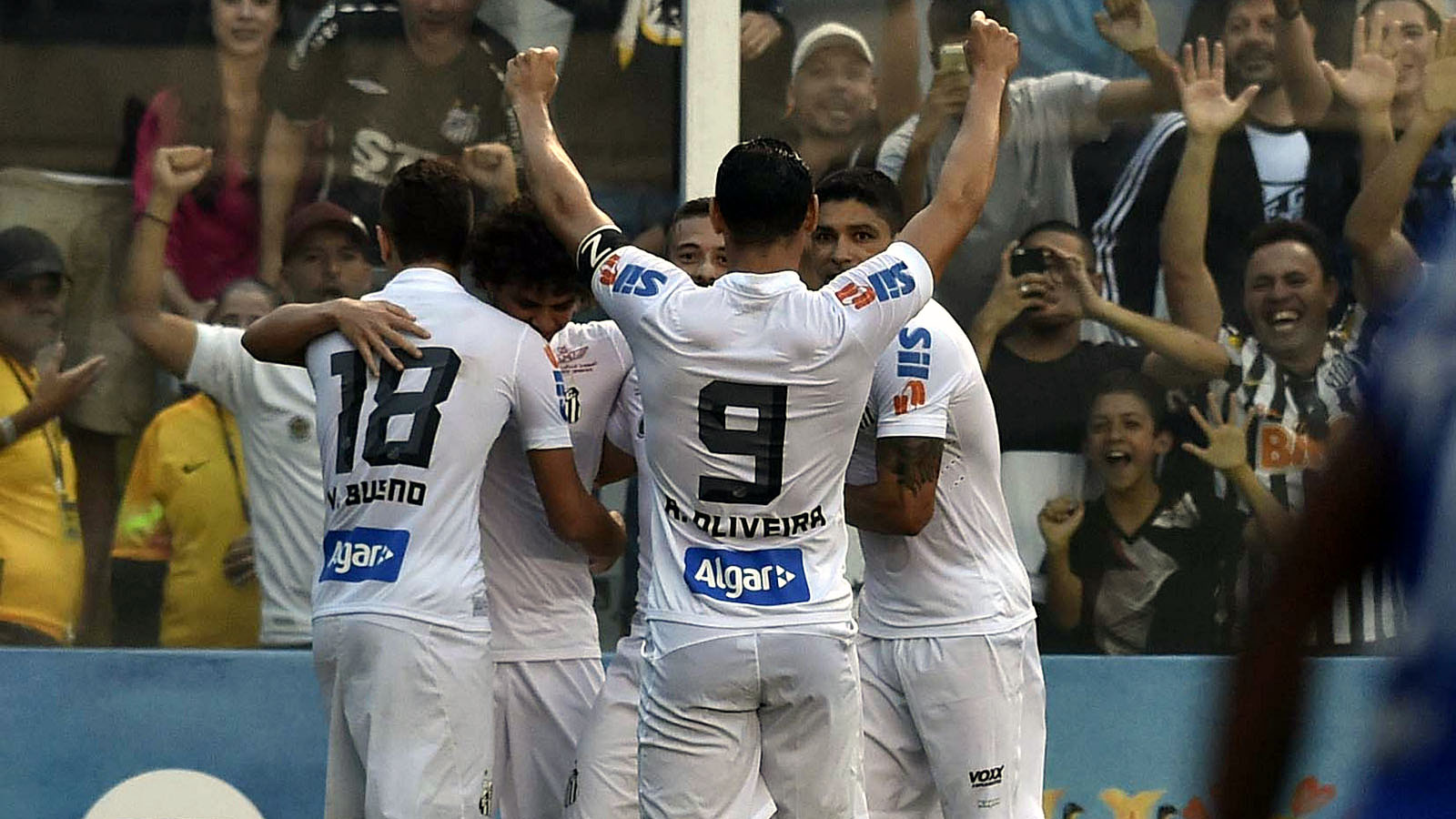 Bom futebol e jogo coletivo tornam Santos um candidato ao t&iacute;tulo
