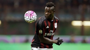 Quem é que fica com Balotelli? Torcedores do Ajax pedem que ele vá para o clube