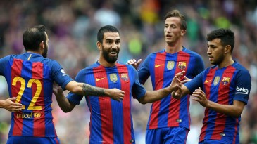 Turan tratou de marcar um golaço no primeiro jogo da pré-temporada do Barcelona